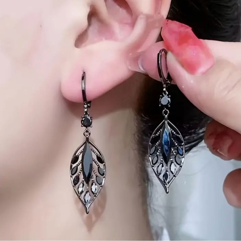 Stylish Black Leaf Earrings